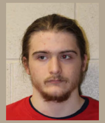 Adolescente de Athens acusado de terrorismo e intento de asesinato por complot escolar Adolescente de Athens acusado de terrorismo e intento de asesinato por complot escolar