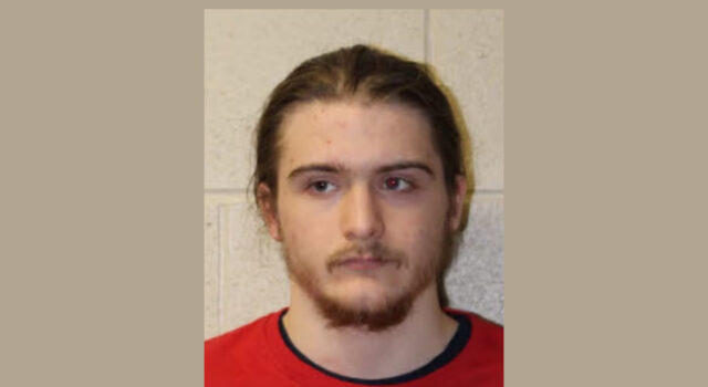 Adolescente de Athens acusado de terrorismo e intento de asesinato por complot escolar Adolescente de Athens acusado de terrorismo e intento de asesinato por complot escolar