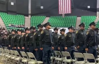 Birmingham gradúa su promoción de reclutas más grande para reforzar la seguridad Birmingham gradúa su promoción de reclutas más grande para reforzar la seguridad