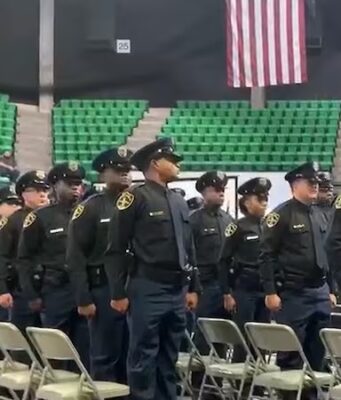 Birmingham gradúa su promoción de reclutas más grande para reforzar la seguridad Birmingham gradúa su promoción de reclutas más grande para reforzar la seguridad