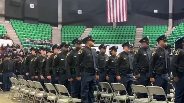 Birmingham gradúa su promoción de reclutas más grande para reforzar la seguridad