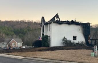 Casa destruida por incendio en el norte del condado de Shelby Casa destruida por incendio en el norte del condado de Shelby