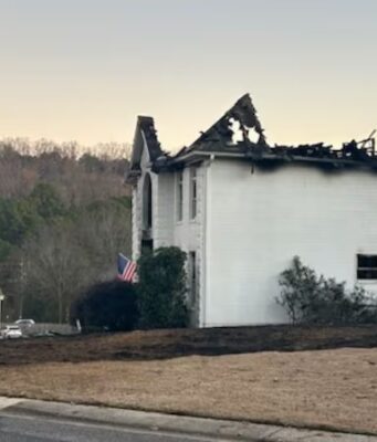 Casa destruida por incendio en el norte del condado de Shelby Casa destruida por incendio en el norte del condado de Shelby