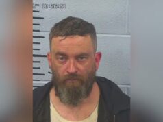 Hombre acusado de homicidio imprudente en accidente que mató a su hermana Hombre acusado de homicidio imprudente en accidente que mató a su hermana