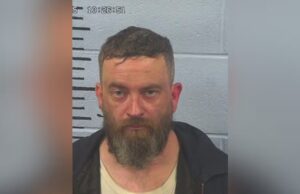 Hombre acusado de homicidio imprudente en accidente que mató a su hermana Hombre acusado de homicidio imprudente en accidente que mató a su hermana