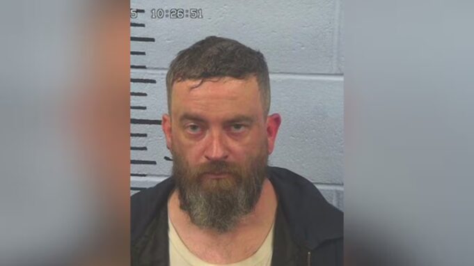 Hombre acusado de homicidio imprudente en accidente que mató a su hermana Hombre acusado de homicidio imprudente en accidente que mató a su hermana