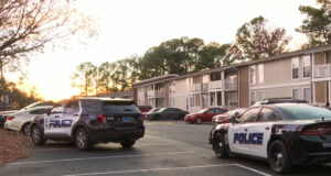 Hombre muere en apartamento de Birmingham tras aparente tiroteo Hombre muere en apartamento de Birmingham tras aparente tiroteo