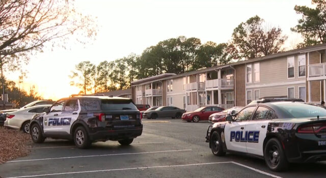 Hombre muere en apartamento de Birmingham tras aparente tiroteo Hombre muere en apartamento de Birmingham tras aparente tiroteo