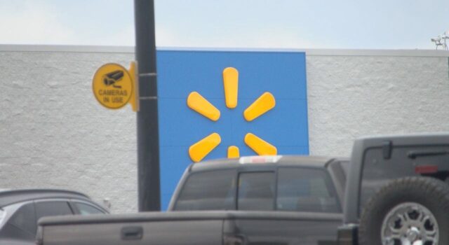 La Policía de Jacksonville emite una advertencia de seguridad tras apuñalamiento en Walmart La Policía de Jacksonville emite una advertencia de seguridad tras apuñalamiento en Walmart