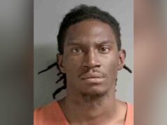 Policía arresta a sospechoso de apuñalamiento en estacionamiento de Walmart en Jacksonville Policía arresta a sospechoso de apuñalamiento en estacionamiento de Walmart en Jacksonville