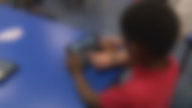 Presentan proyecto de ley para regular tiempo de niños frente a pantallas