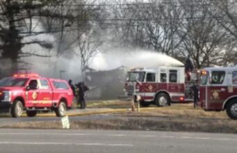 Tramo de la autopista 72 en Madison cerrado debido a un incendio estructural Tramo de la autopista 72 en Madison cerrado debido a un incendio estructural