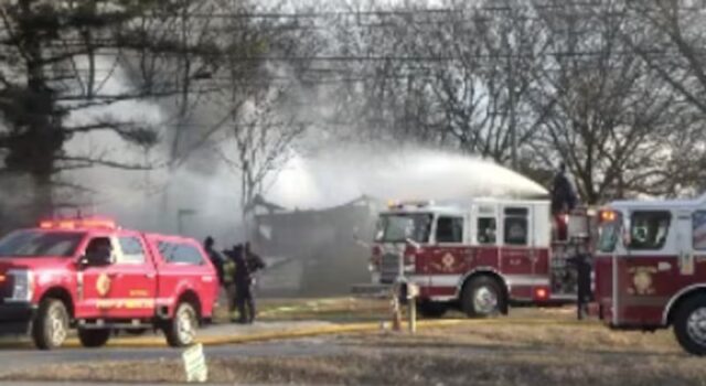Tramo de la autopista 72 en Madison cerrado debido a un incendio estructural Tramo de la autopista 72 en Madison cerrado debido a un incendio estructural