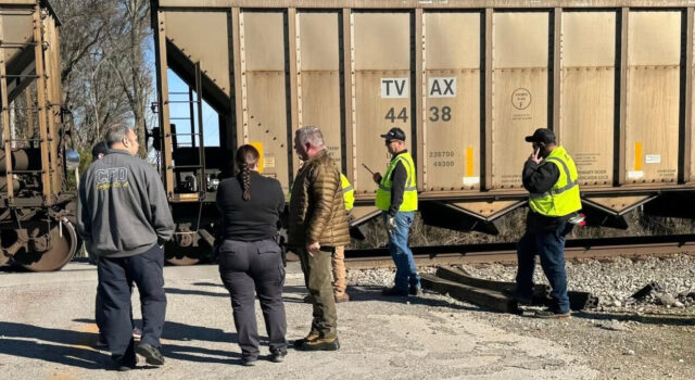 Tren choca con semirremolque en Courtland; no se reportan heridos Tren choca con semirremolque en Courtland; no se reportan heridos