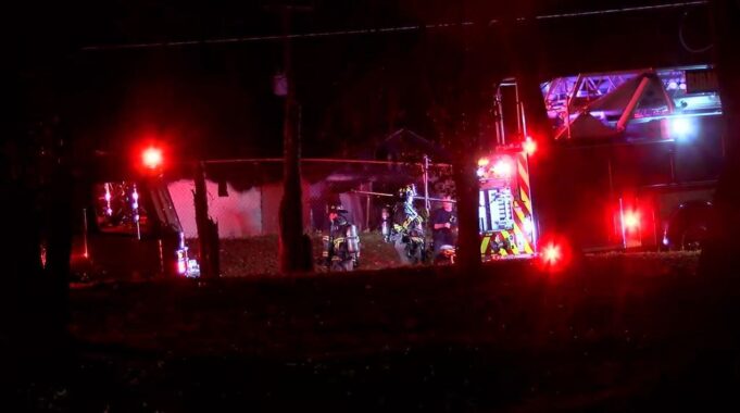 Una persona murió el lunes por la noche en incendio en Birmingham Una persona murió el lunes por la noche en incendio en Birmingham