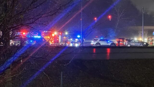 University Drive cerrada tras un accidente que dañó una importante línea eléctrica