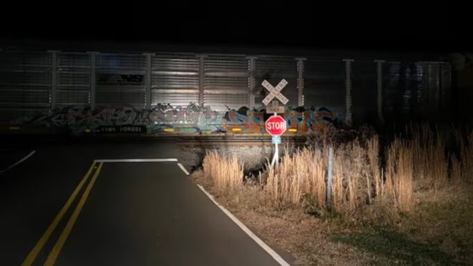 Vagones de tren bloquean cruces en los condados de Walker y Winston Vagones de tren bloquean cruces en los condados de Walker y Winston