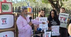 Activistas exigen a Univision y Telemundo dejar de emitir publicidad del ICE en EEUU Activistas exigen a Univision y Telemundo dejar de emitir publicidad del ICE en EEUU