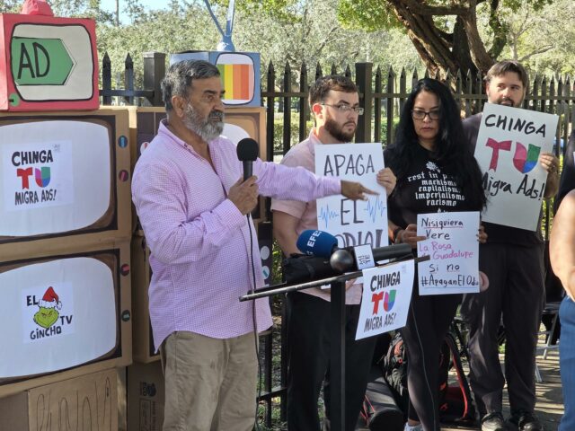 Activistas reclaman a Telemundo y Univision que cesen de emitir publicidad del ICE en EEUU Activistas exigen a Univision y Telemundo dejar de emitir publicidad del ICE en EEUU