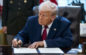 Donald Trump extiende la prohibición de viaje a siete naciones y autoridades palestinas Donald Trump extiende la prohibición de viaje a siete naciones y autoridades palestinas