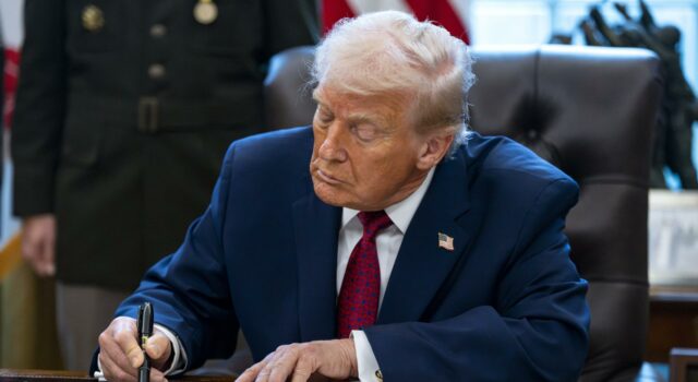 Donald Trump extiende la prohibición de viaje a siete naciones y autoridades palestinas Donald Trump extiende la prohibición de viaje a siete naciones y autoridades palestinas