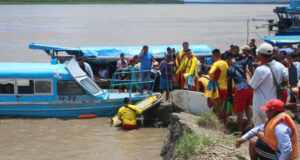 Dos embarcaciones naufragaron en la Amazonía peruana dejando 12 muertos y 57 desaparecidos Dos embarcaciones naufragaron en la Amazonía peruana dejando 12 muertos y 57 desaparecidos