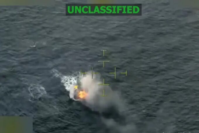 EE.UU. destruye lancha de narcotráfico en el Pacífico y una persona resultó muerta EE.UU. destruye lancha de narcotráfico en el Pacífico y una persona resultó muerta