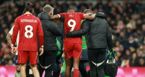 El delantero sueco del Liverpool, Isak, fue operado tras sufrir fractura de peroné El delantero sueco del Liverpool, Isak, fue operado tras sufrir fractura de peroné