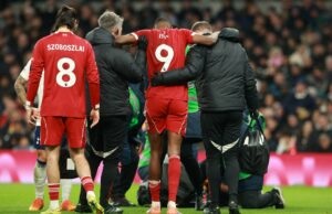 El delantero sueco del Liverpool, Isak, fue operado tras sufrir fractura de peroné El delantero sueco del Liverpool, Isak, fue operado tras sufrir fractura de peroné