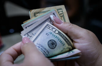 El peso mexicano mantiene su racha positiva con cinco avances consecutivos ante el dólar El peso mexicano mantiene su racha positiva con cinco avances consecutivos ante el dólar