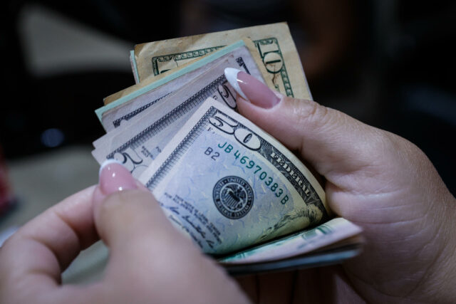 El peso mexicano mantiene su racha positiva con cinco avances consecutivos ante el dólar