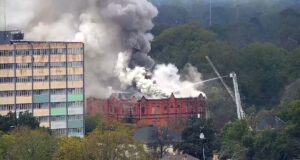 Funcionarios reaccionan ante incendio en la Escuela Sayre Street de Montgomery Funcionarios reaccionan ante incendio en la Escuela Sayre Street de Montgomery