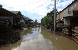 Inundaciones graves en el sur y sudeste de Asia dejan alrededor de 1.300 muertos Inundaciones graves en el sur y sudeste de Asia dejan alrededor de 1.300 muertos