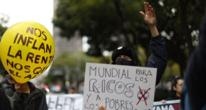 Manifestantes en Ciudad de México denuncian desalojos acelerados por el Mundial Manifestantes en Ciudad de México denuncian desalojos acelerados por el Mundial