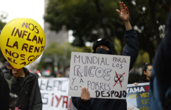 Manifestantes en Ciudad de México denuncian desalojos acelerados por el Mundial Manifestantes en Ciudad de México denuncian desalojos acelerados por el Mundial