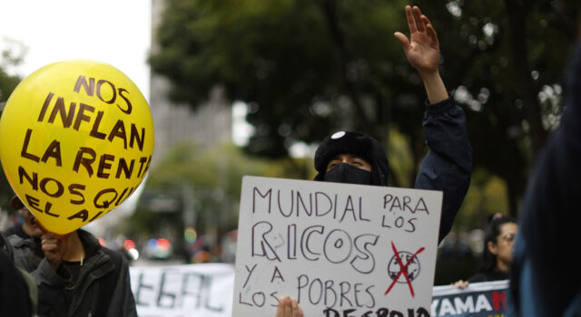 Manifestantes en Ciudad de México denuncian desalojos acelerados por el Mundial Manifestantes en Ciudad de México denuncian desalojos acelerados por el Mundial
