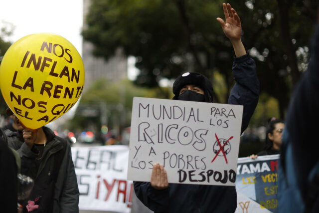 Manifestantes en Ciudad de México denuncian desalojos acelerados por el Mundial Manifestantes en Ciudad de México denuncian desalojos acelerados por el Mundial