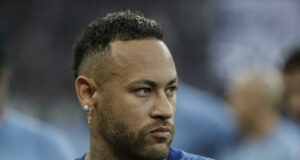 Neymar fue operado con éxito mediante una artroscopia para corregir su lesión de menisco Neymar fue operado con éxito mediante una artroscopia para corregir su lesión de menisco