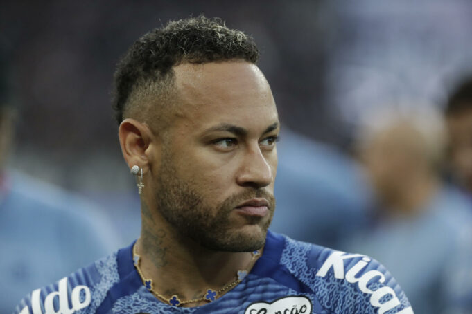 Neymar fue operado con éxito mediante una artroscopia para corregir su lesión de menisco Neymar fue operado con éxito mediante una artroscopia para corregir su lesión de menisco