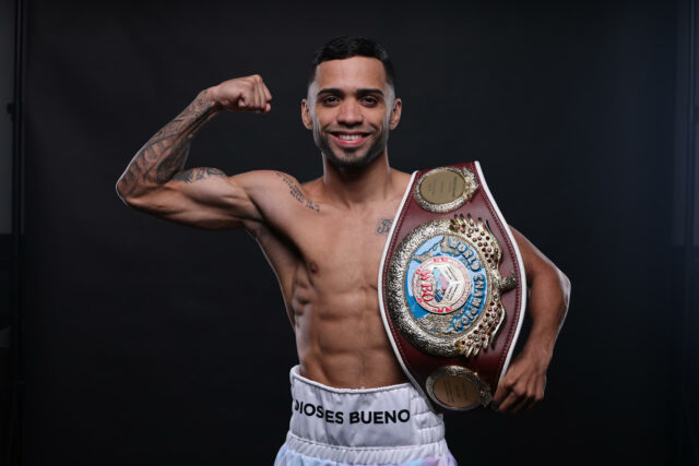 Oscar Collazo, boxeador puertorriqueño, se une a Rimas Sports, agencia de Bad Bunny