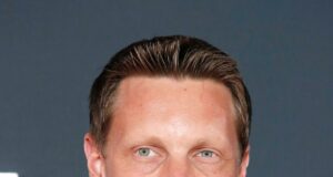 Paramount lanza opa hostil de $108.400M por Warner Bros tras derrota ante Netflix Paramount lanza opa hostil de $108.400M por Warner Bros tras derrota ante Netflix