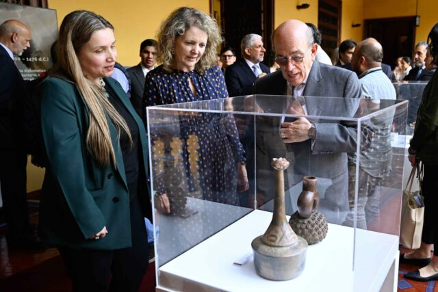 Perú recupera 347 piezas arqueológicas repatriadas tras ser entregadas por Estados Unidos