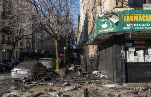 Seis heridos leves deja aparatoso incendio en edificio de viviendas de Nueva York Seis heridos leves deja aparatoso incendio en edificio de viviendas de Nueva York