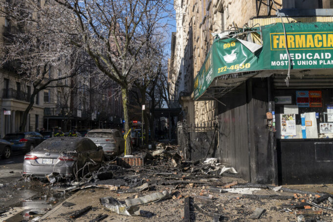 Seis heridos leves deja aparatoso incendio en edificio de viviendas de Nueva York Seis heridos leves deja aparatoso incendio en edificio de viviendas de Nueva York