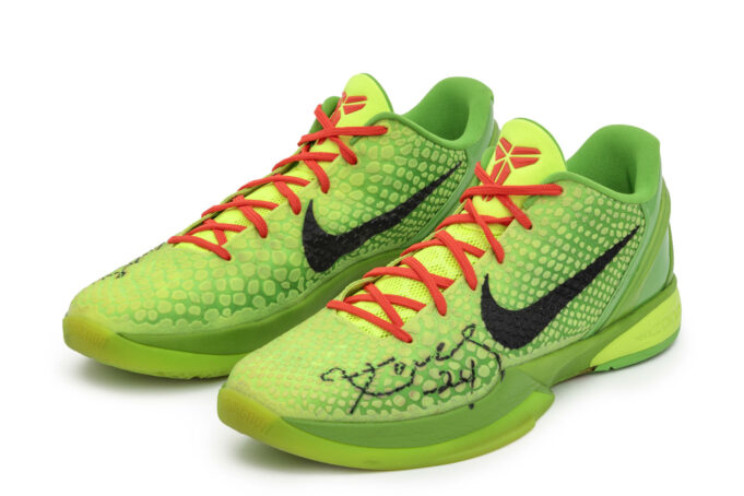 Subastan zapatillas de Kobe Bryant del juego navideño 2010 por diez millones Subastan zapatillas de Kobe Bryant del juego navideño 2010 por diez millones