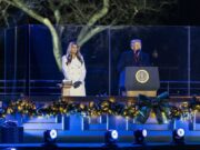 Trump y la primera dama encendieron el árbol navideño de la Casa Blanca Trump y la primera dama encendieron el árbol navideño de la Casa Blanca