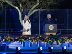 Trump y la primera dama encendieron el árbol navideño de la Casa Blanca Trump y la primera dama encendieron el árbol navideño de la Casa Blanca