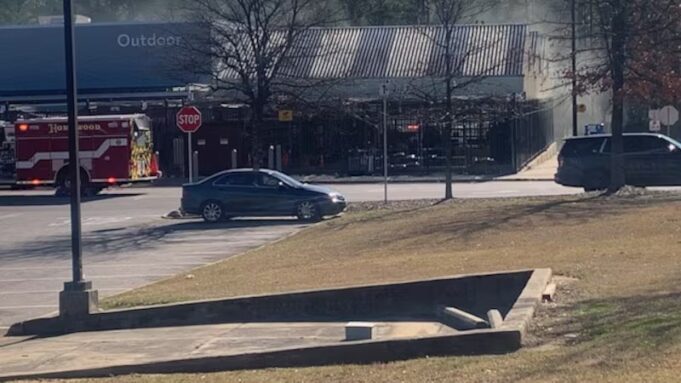 3 adolescentes acusados en segundo incendio provocado en Walmart de Lakeshore 3 adolescentes acusados en segundo incendio provocado en Walmart de Lakeshore