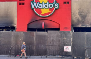 Fiscalía mexicana imputa a Waldo’s por incendio con veinticuatro muertos en sucursal Fiscalía mexicana imputa a Waldo's por incendio con veinticuatro muertos en sucursal