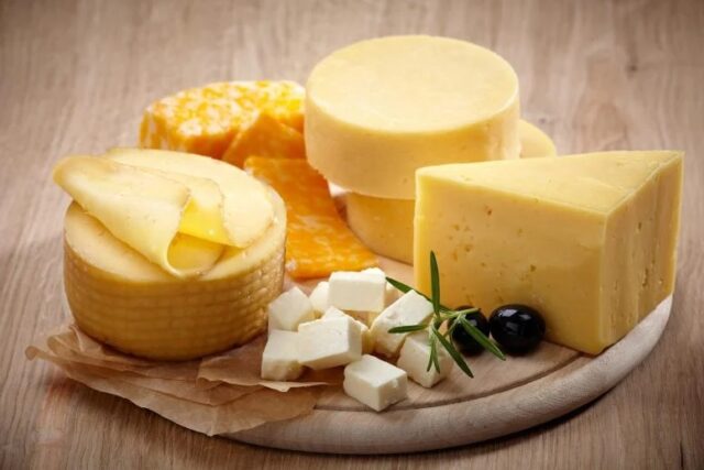 Nuevos estudios sugieren que comer queso podría reducir el riesgo de demencia